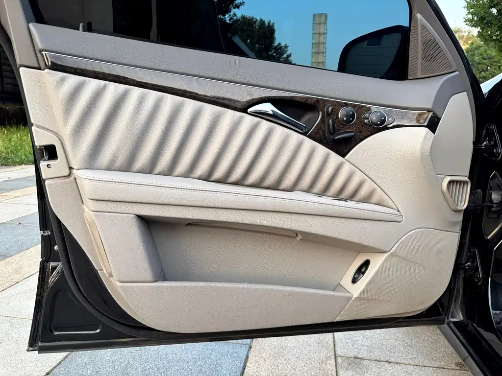 Mercedes-Benz E-Class — миниатюра 13