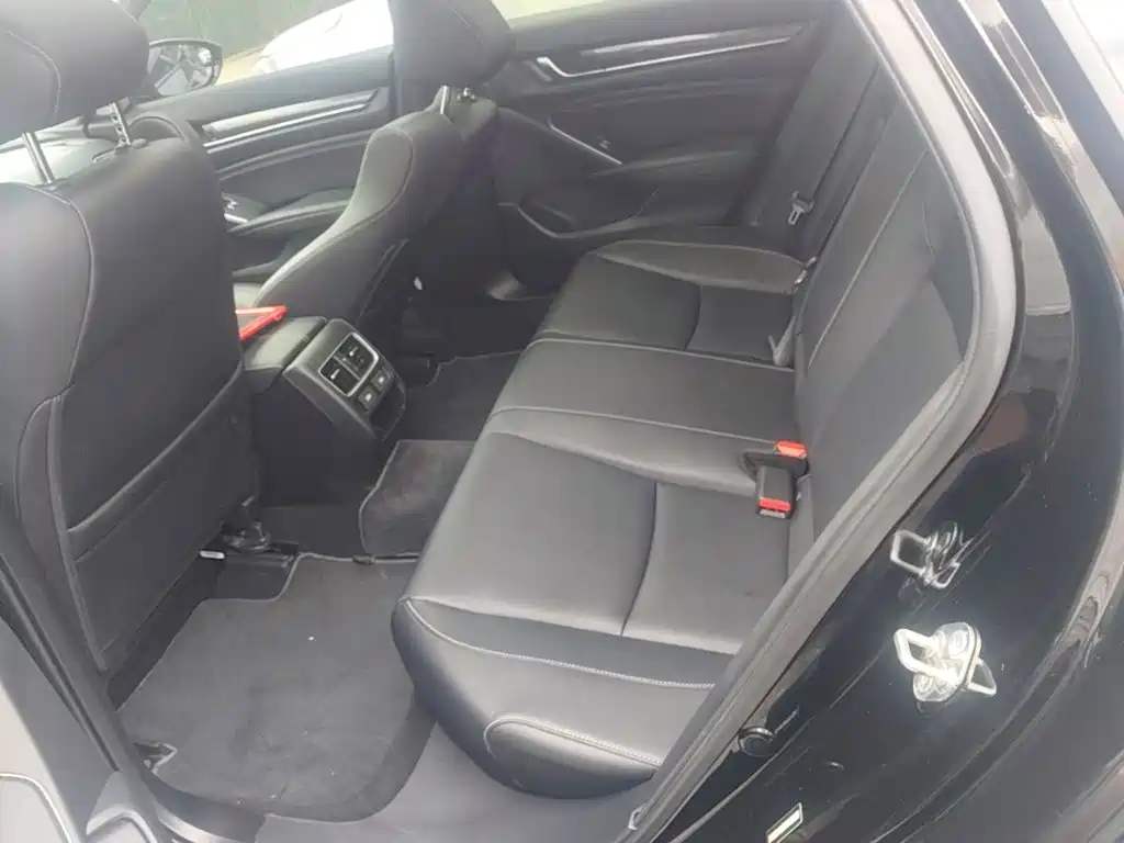 Honda Accord — миниатюра 17
