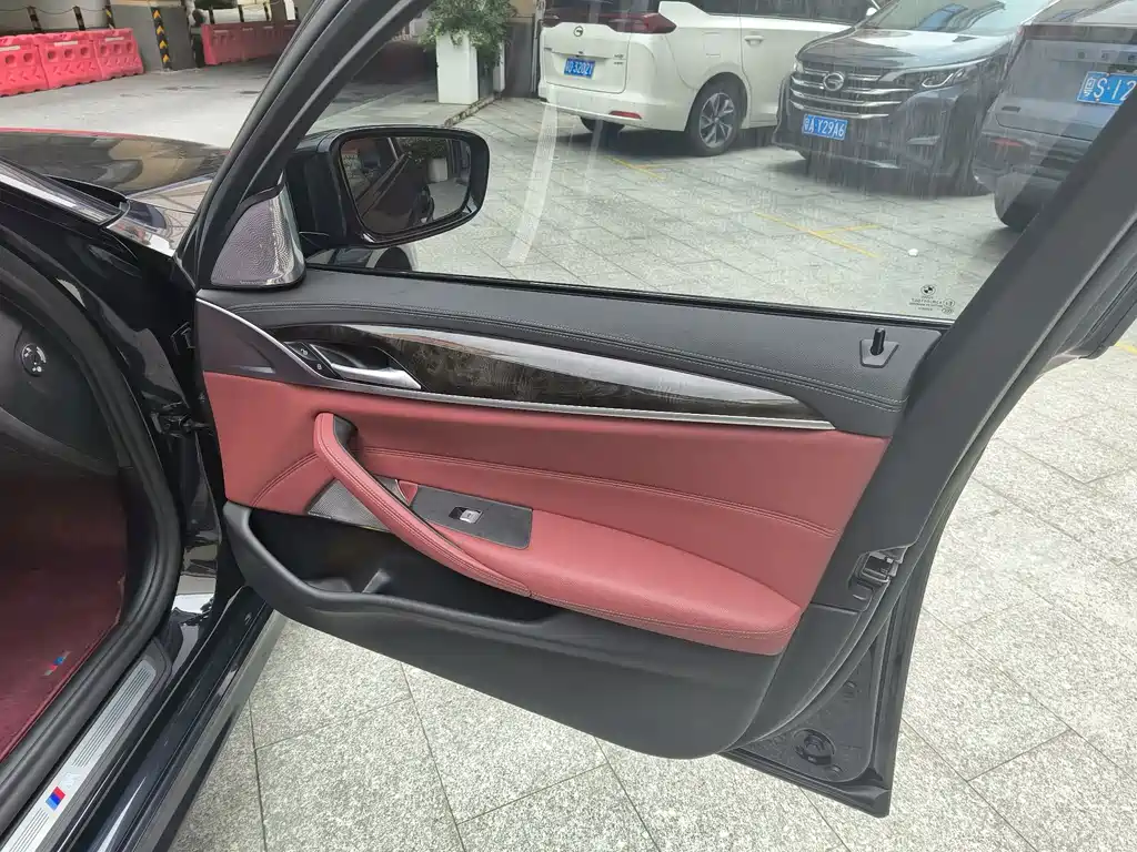 BMW 5 Series — миниатюра 15