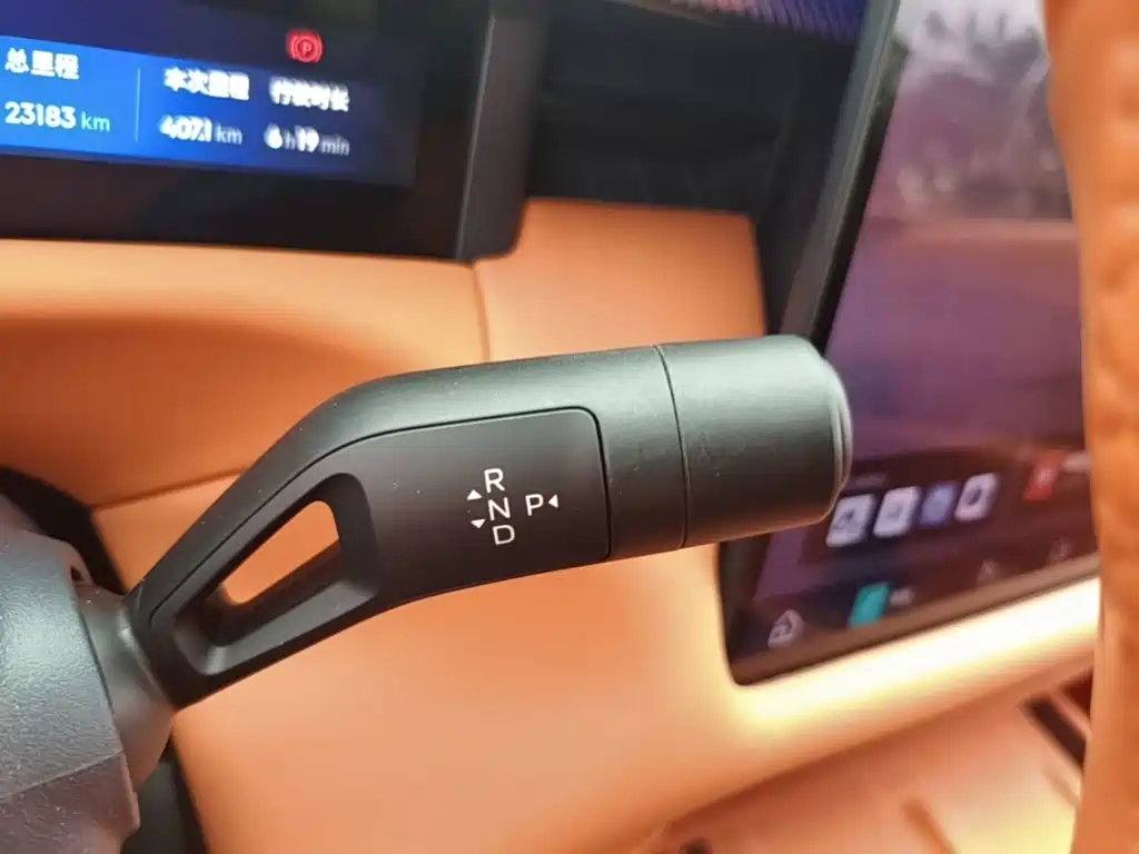 Lynk & Co 900 — миниатюра 14