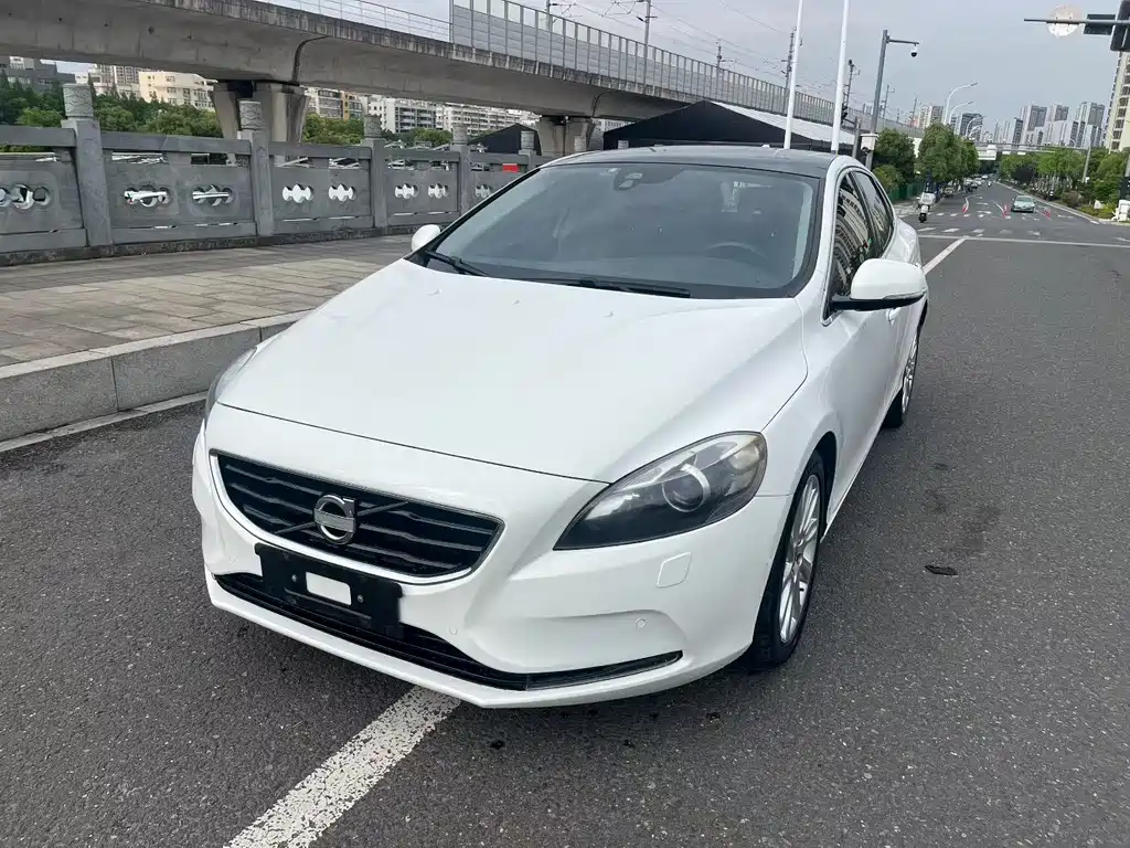 Volvo V40 2013