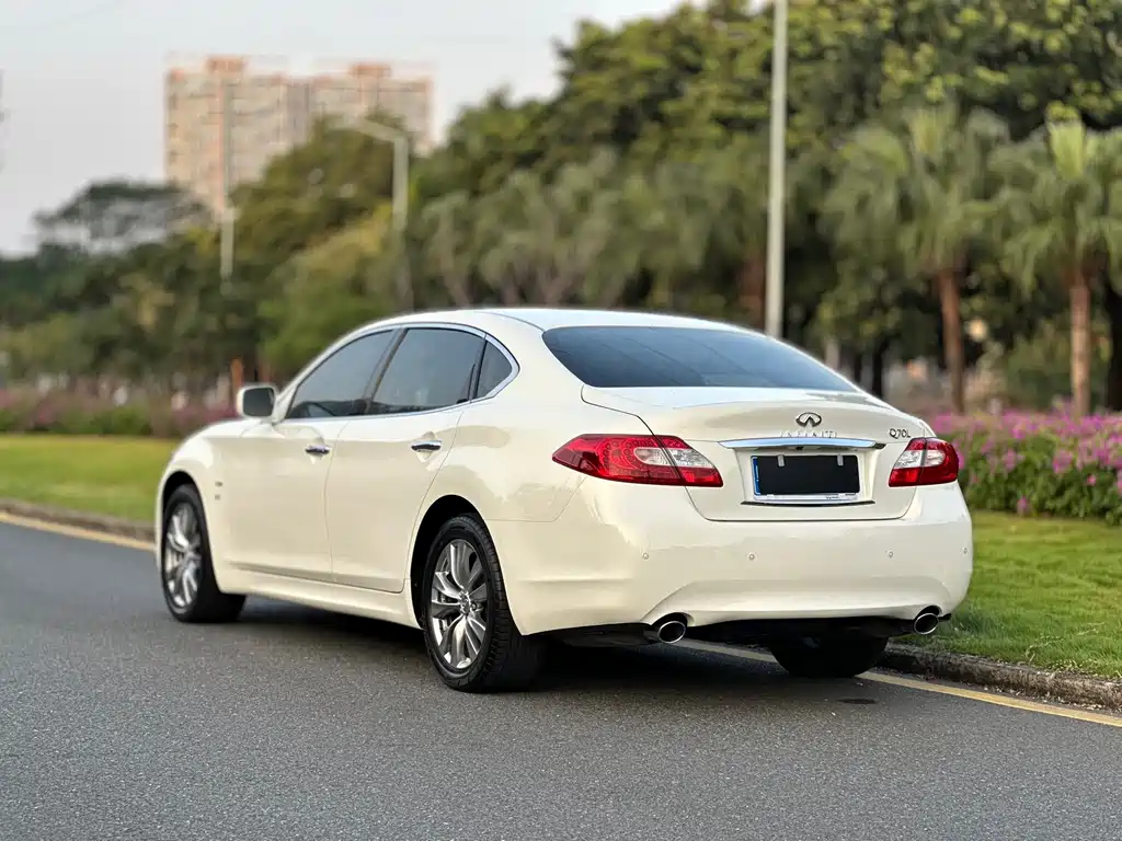 Infiniti Q70 — миниатюра 7