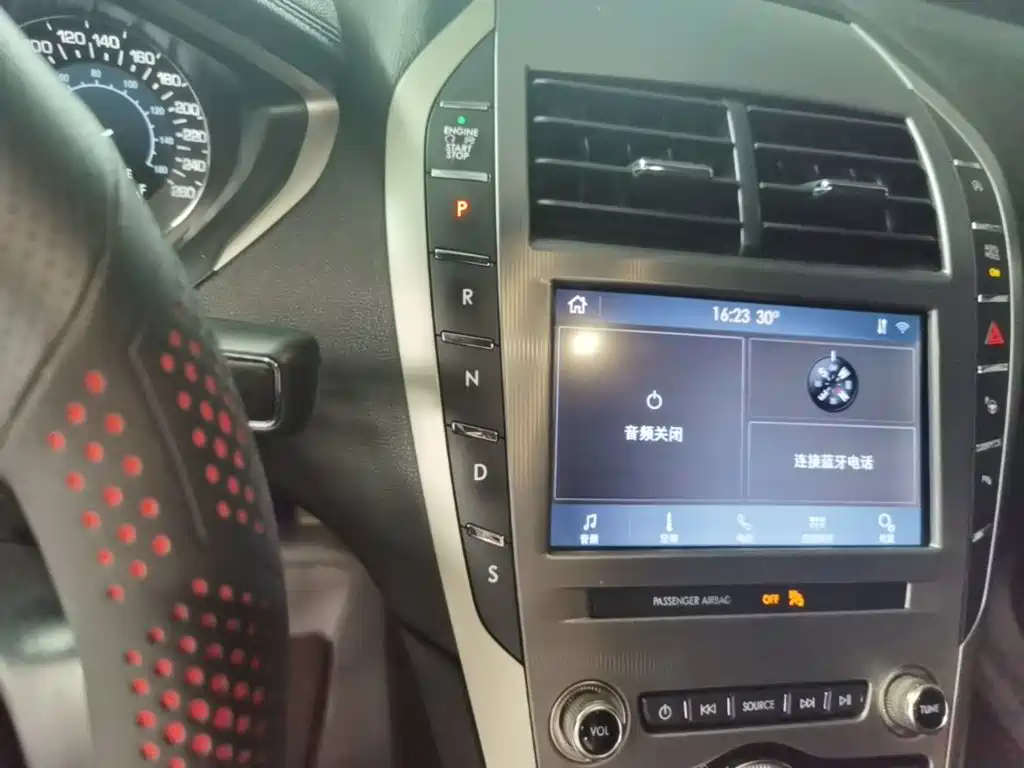 Lincoln MKZ — миниатюра 14