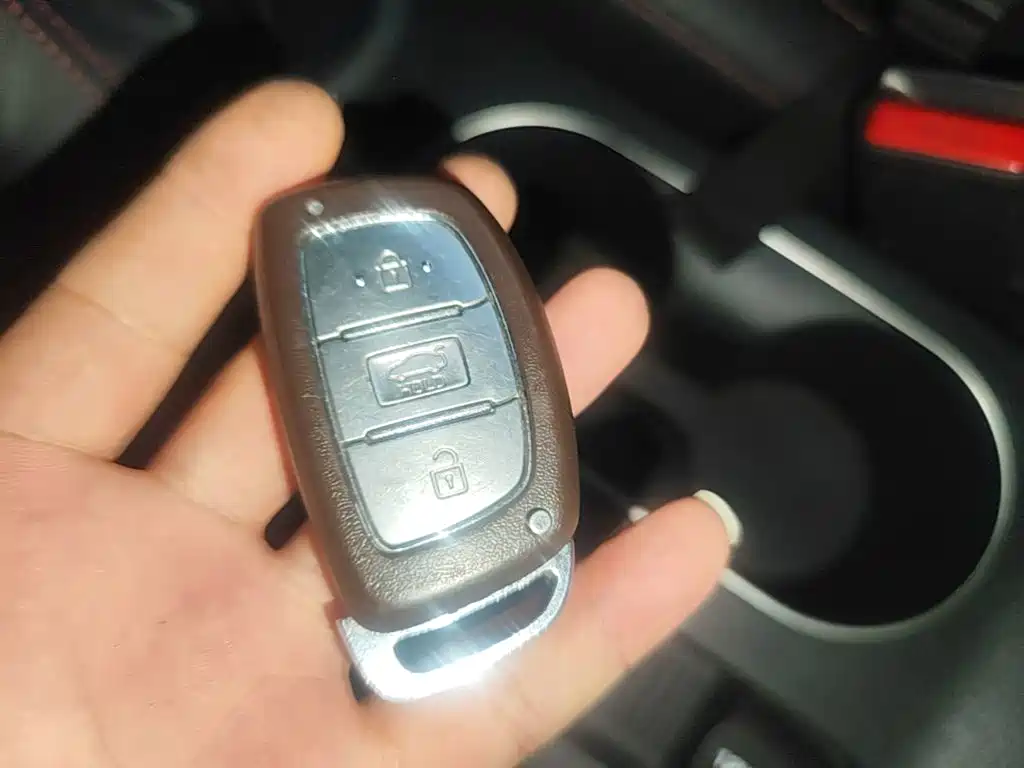 Hyundai Elantra — миниатюра 9
