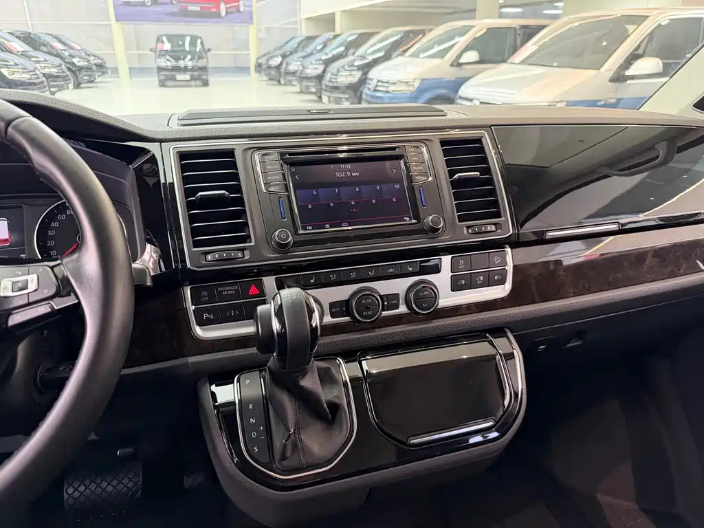 Volkswagen Multivan — миниатюра 10