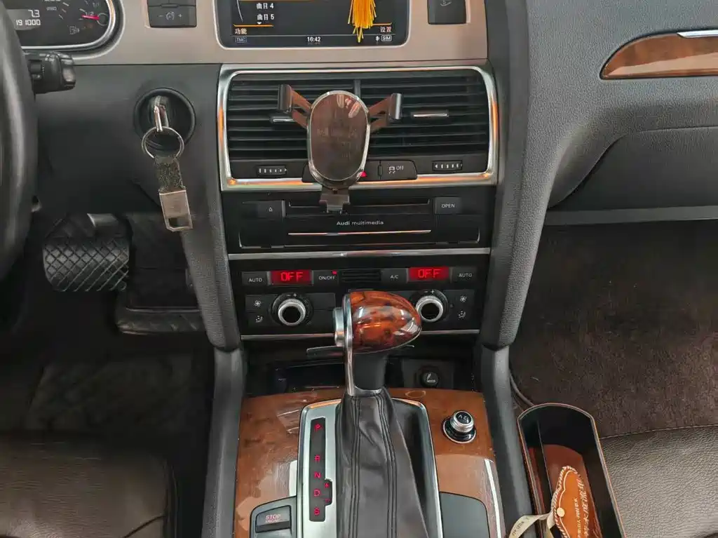 Audi Q7 — миниатюра 12