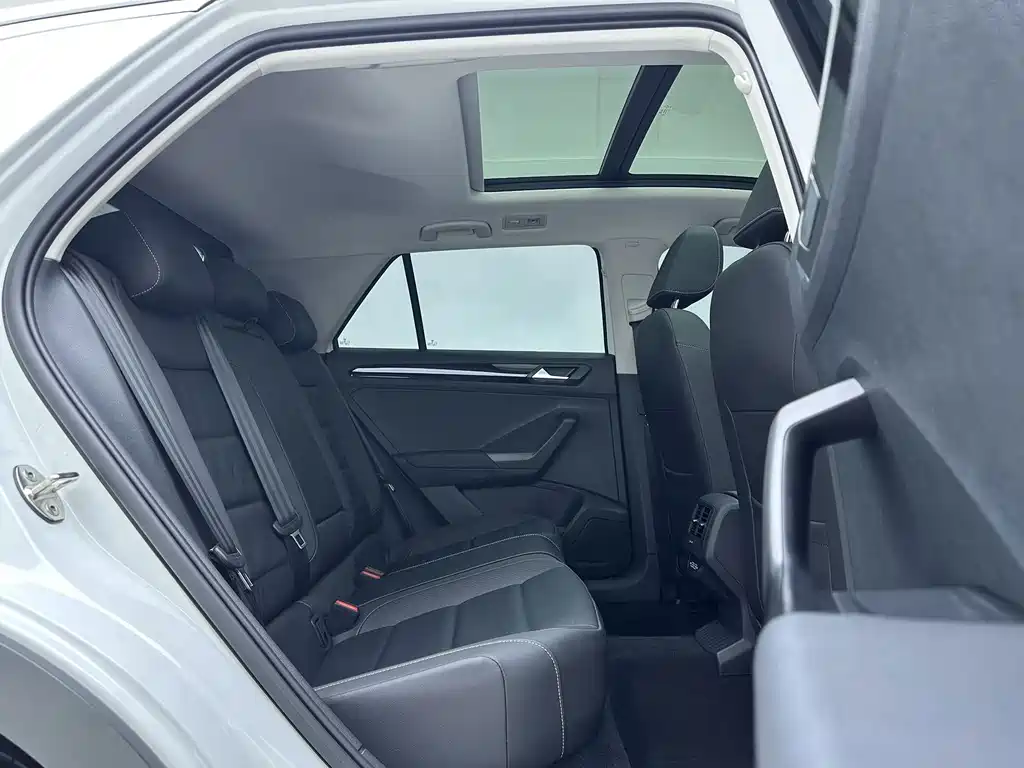 Volkswagen T-Roc — миниатюра 10