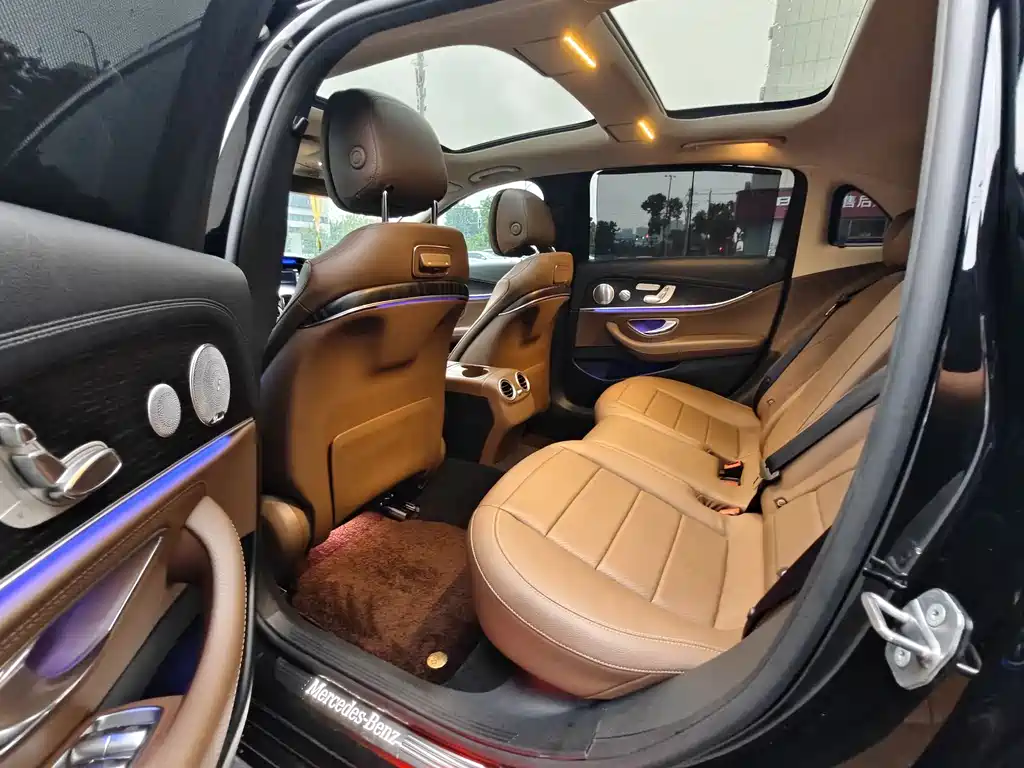 Mercedes-Benz E-Class — миниатюра 8