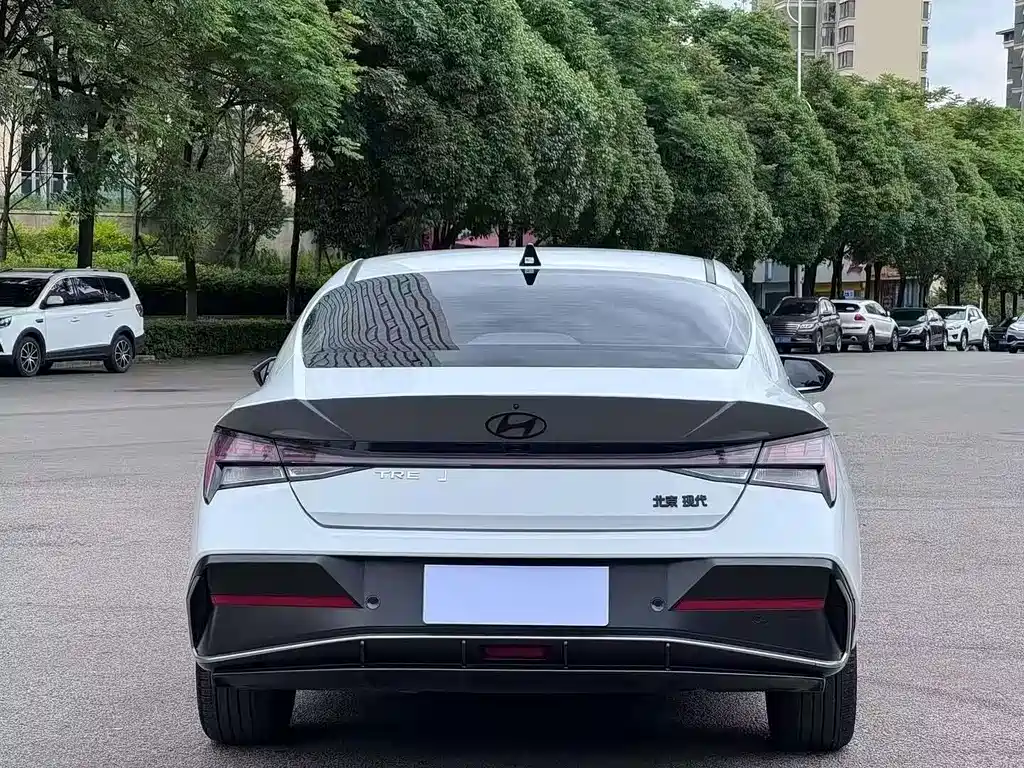 Hyundai Elantra — миниатюра 7