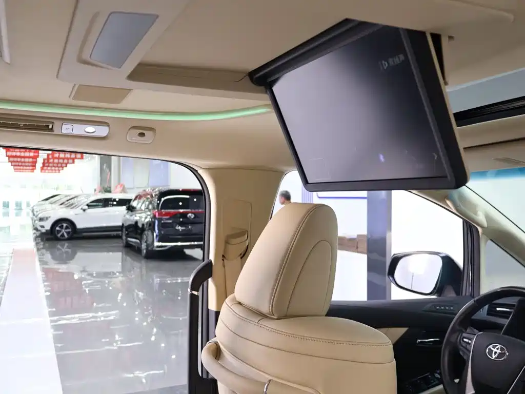 Toyota Alphard — миниатюра 27