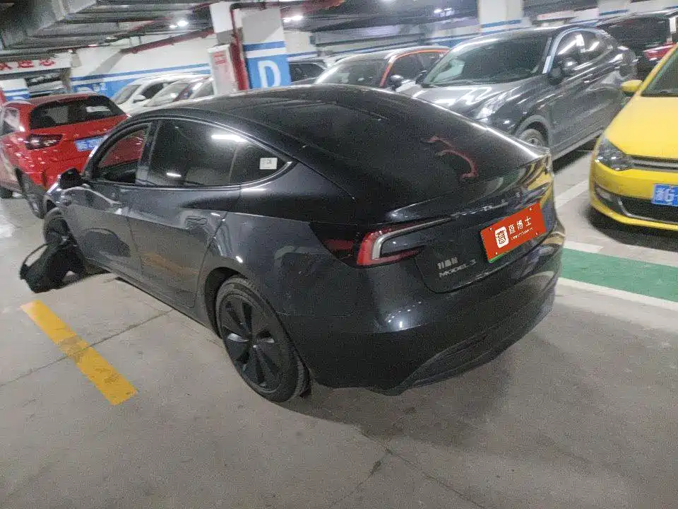 Tesla Model 3 — миниатюра 3