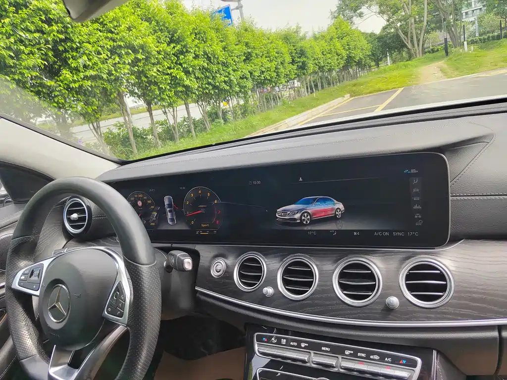Mercedes-Benz E-Class — миниатюра 11
