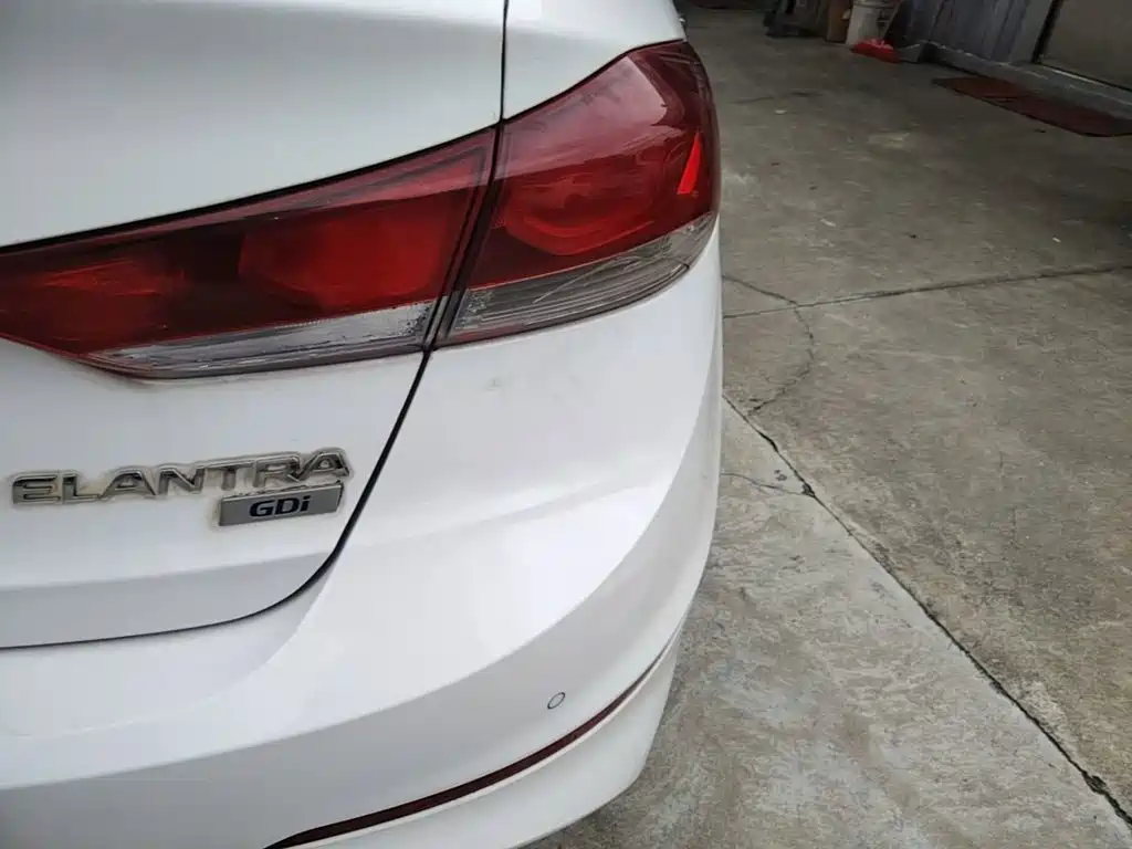 Hyundai Elantra — миниатюра 8