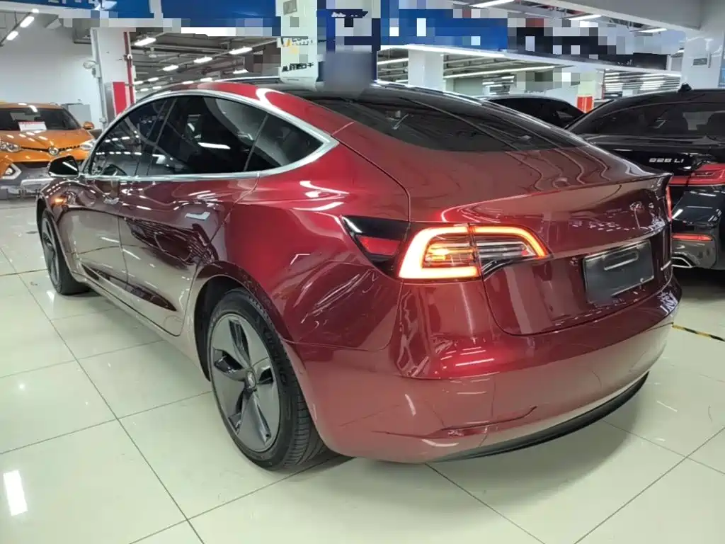 Tesla Model 3 — миниатюра 5