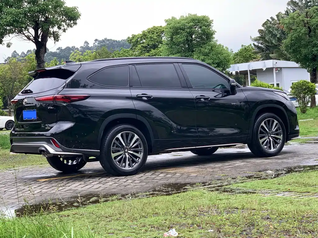 Toyota Crown Kluger — миниатюра 6