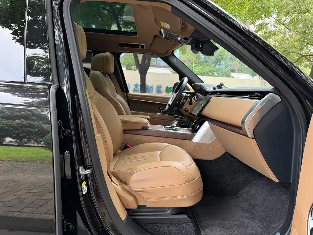 Land Rover Range Rover 2023 3.0 L6 400PS Long Wheelbase