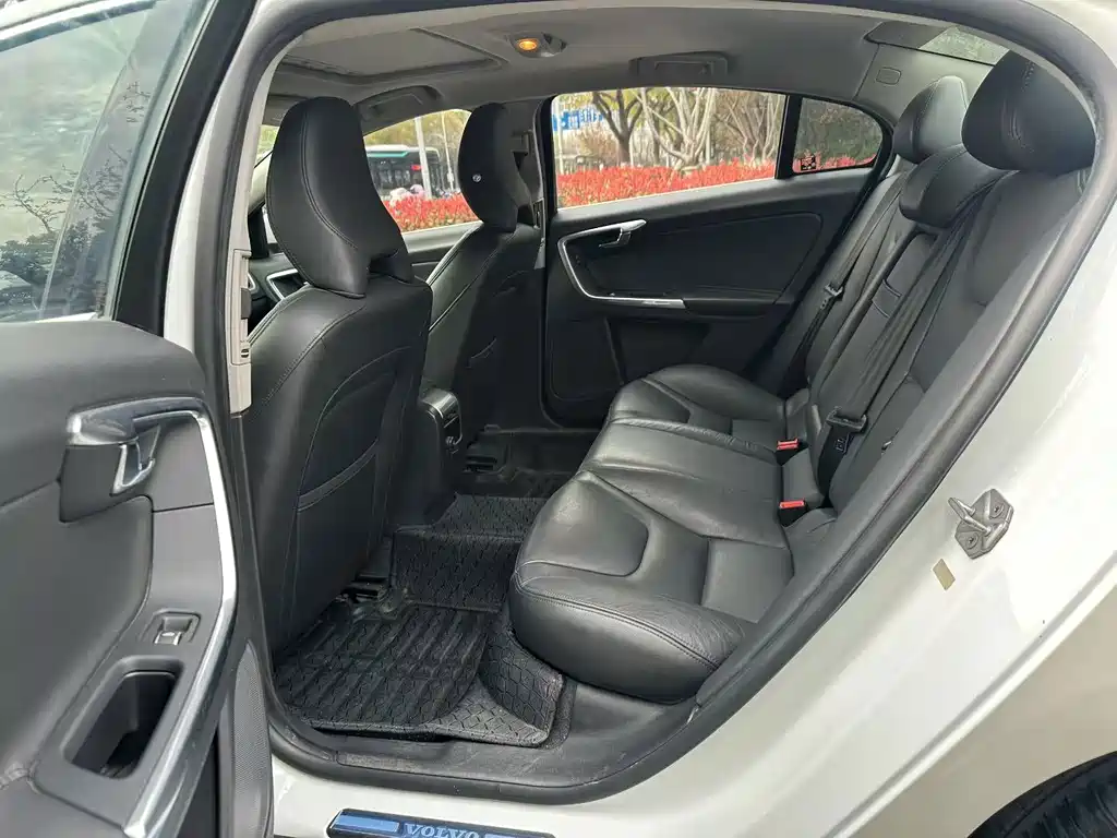 Volvo S60 — миниатюра 6