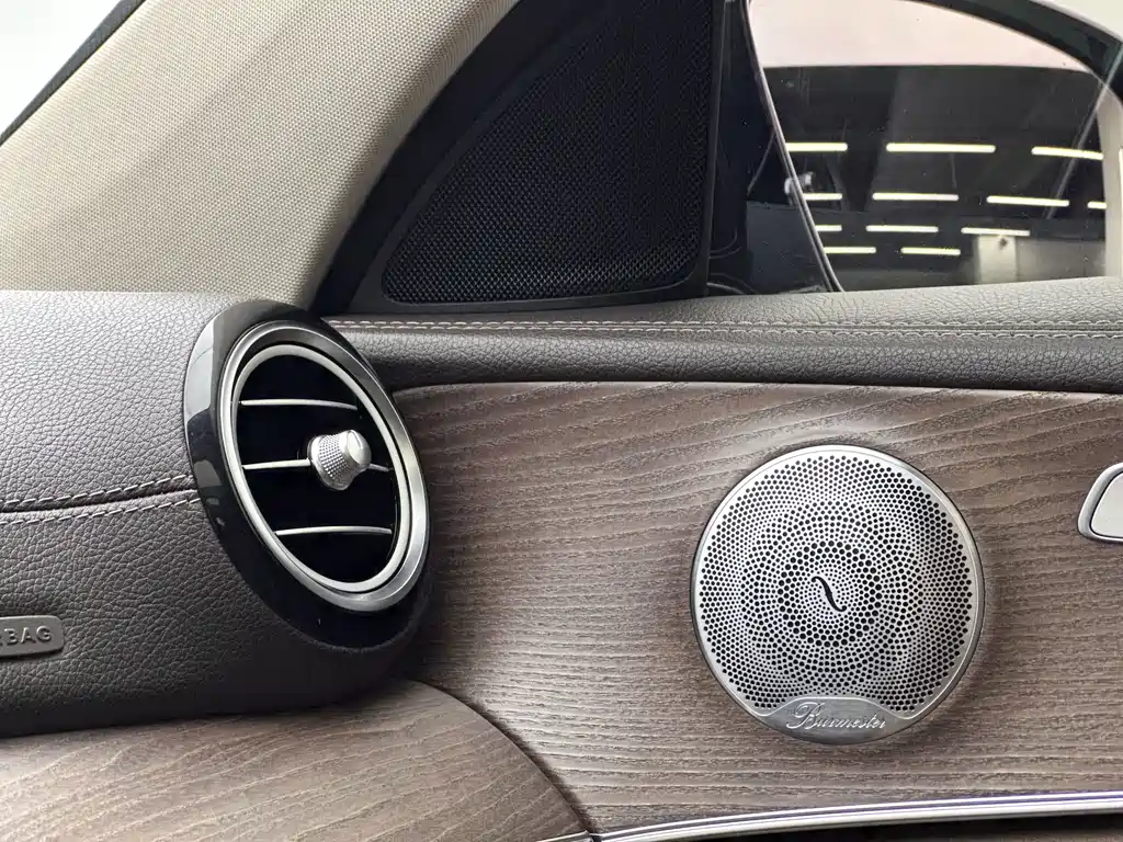 Mercedes-Benz E-Class — миниатюра 8