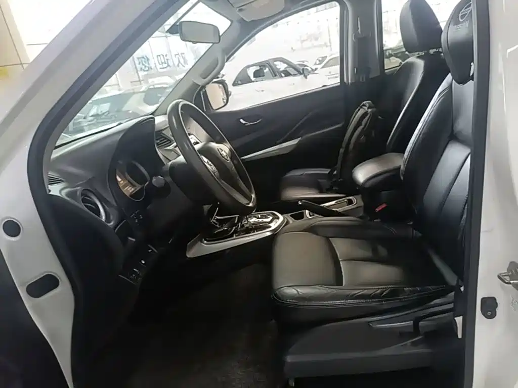 Nissan Terra — миниатюра 15