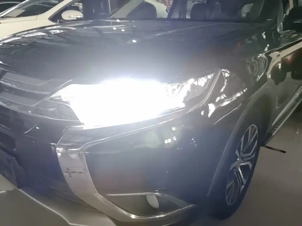 Mitsubishi Outlander — миниатюра 24