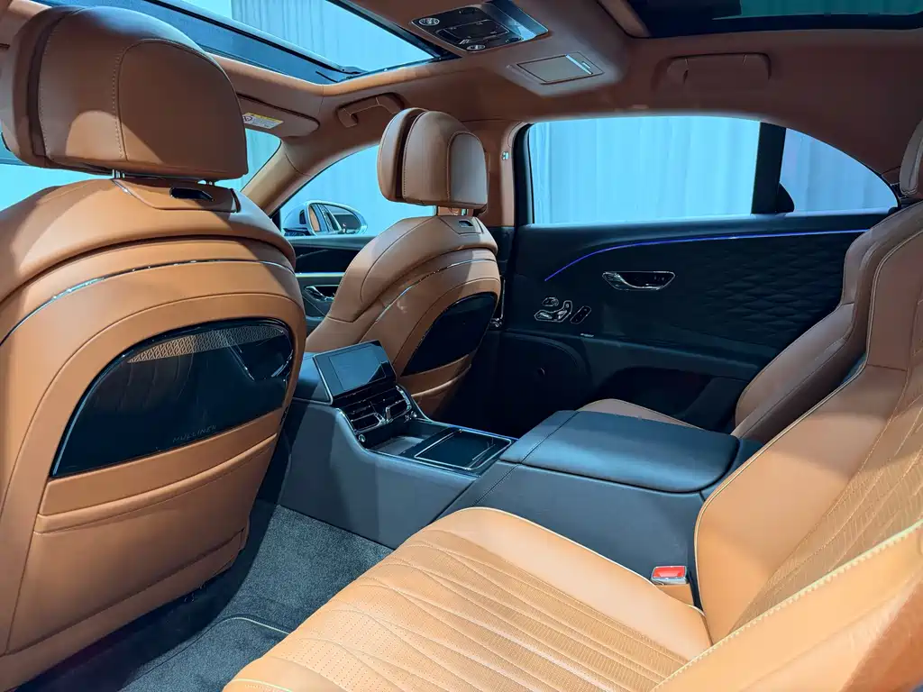 Bentley Flying Spur PHEV — миниатюра 9