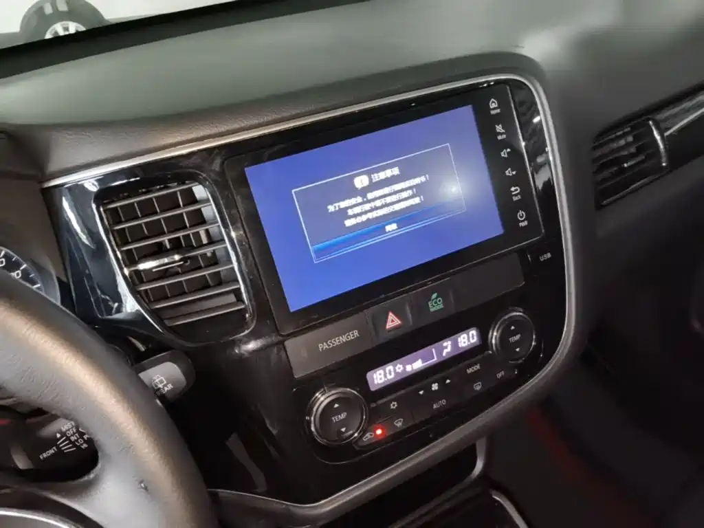 Mitsubishi Outlander — миниатюра 13