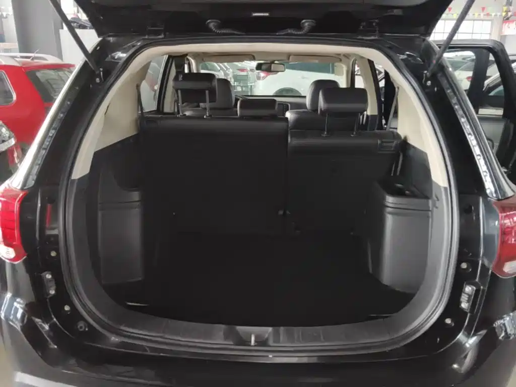 Mitsubishi Outlander — миниатюра 19