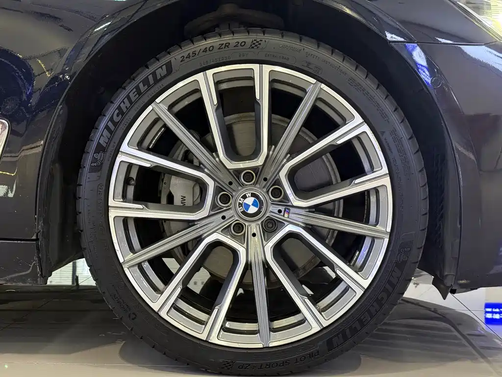 BMW 7 Series — миниатюра 18