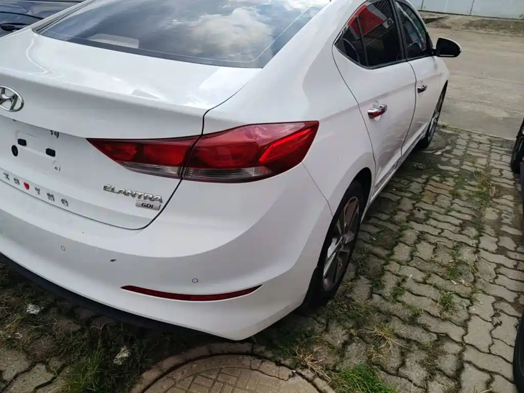Hyundai Elantra — миниатюра 8