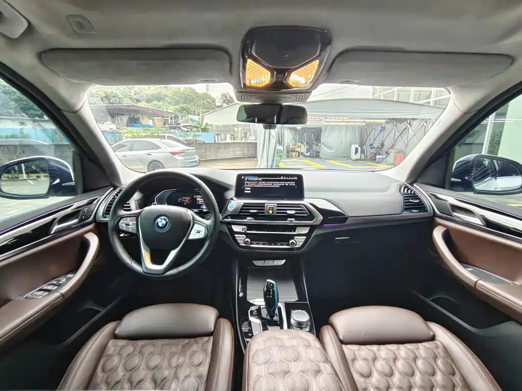 BMW iX3 — миниатюра 7
