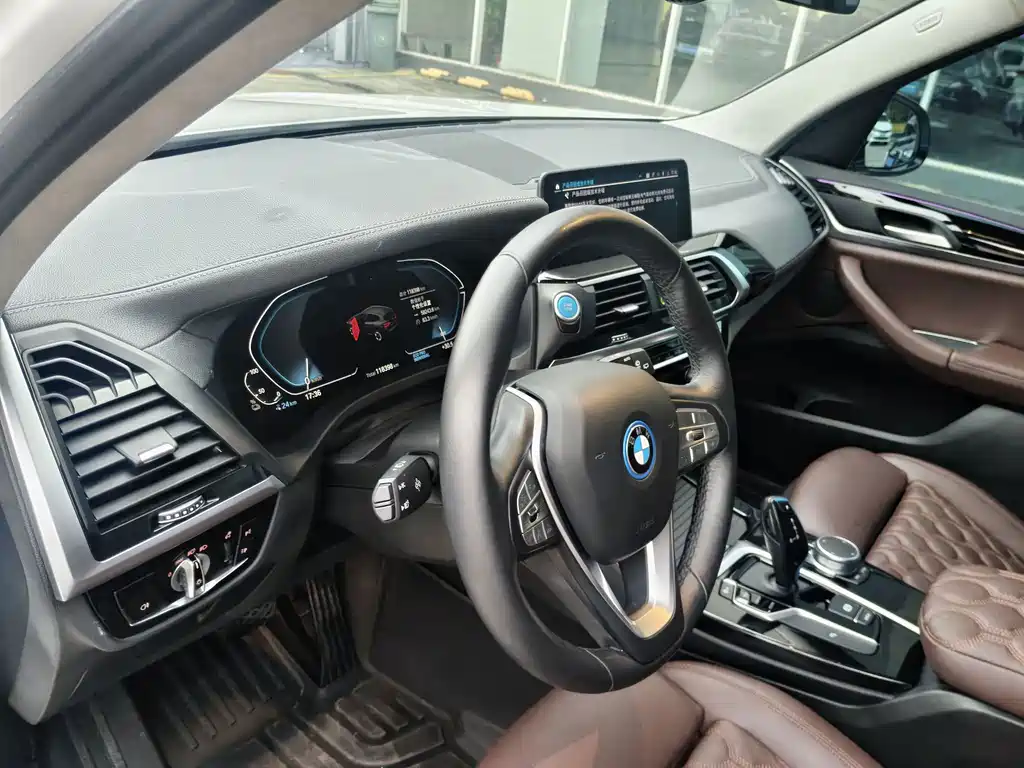 BMW iX3 — миниатюра 14
