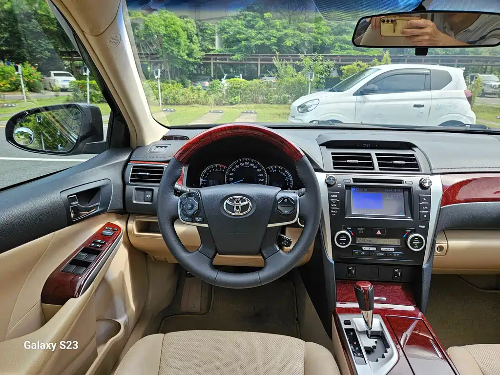 Toyota Camry — миниатюра 9
