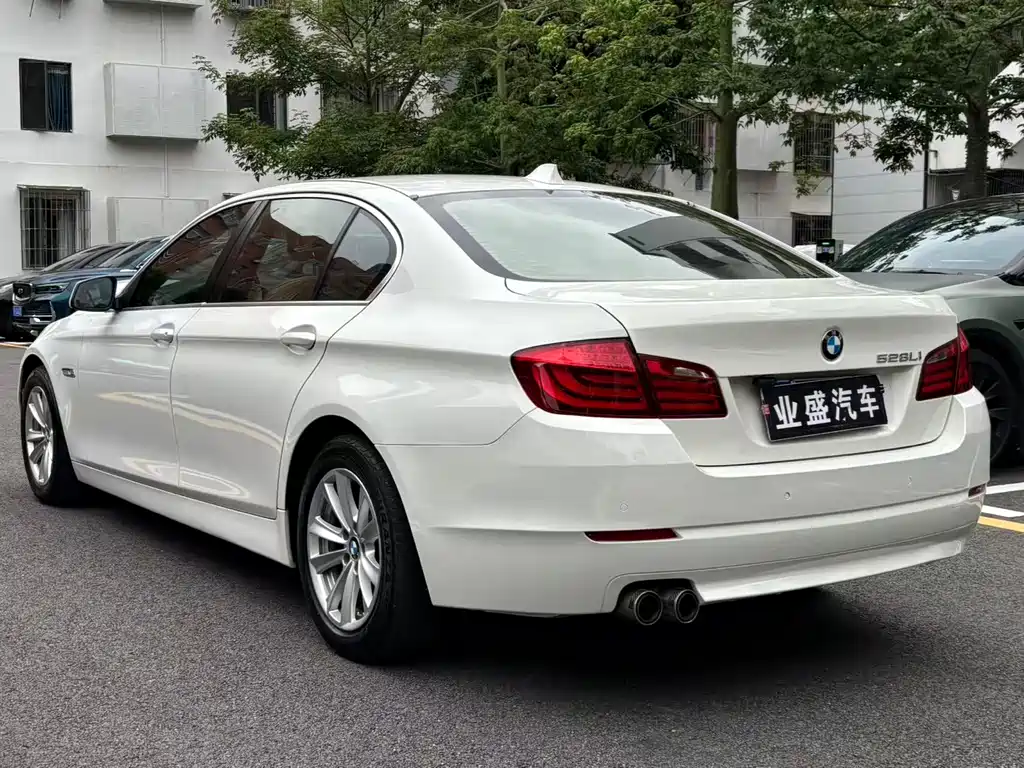 BMW 5 Series — миниатюра 4