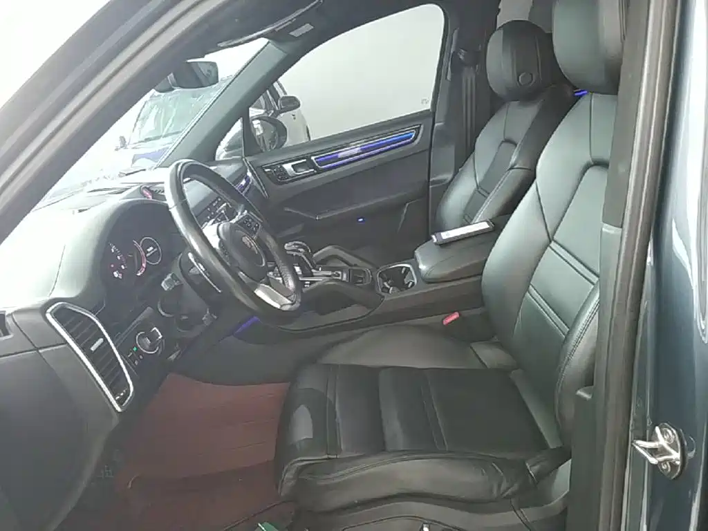 Porsche Cayenne — миниатюра 15