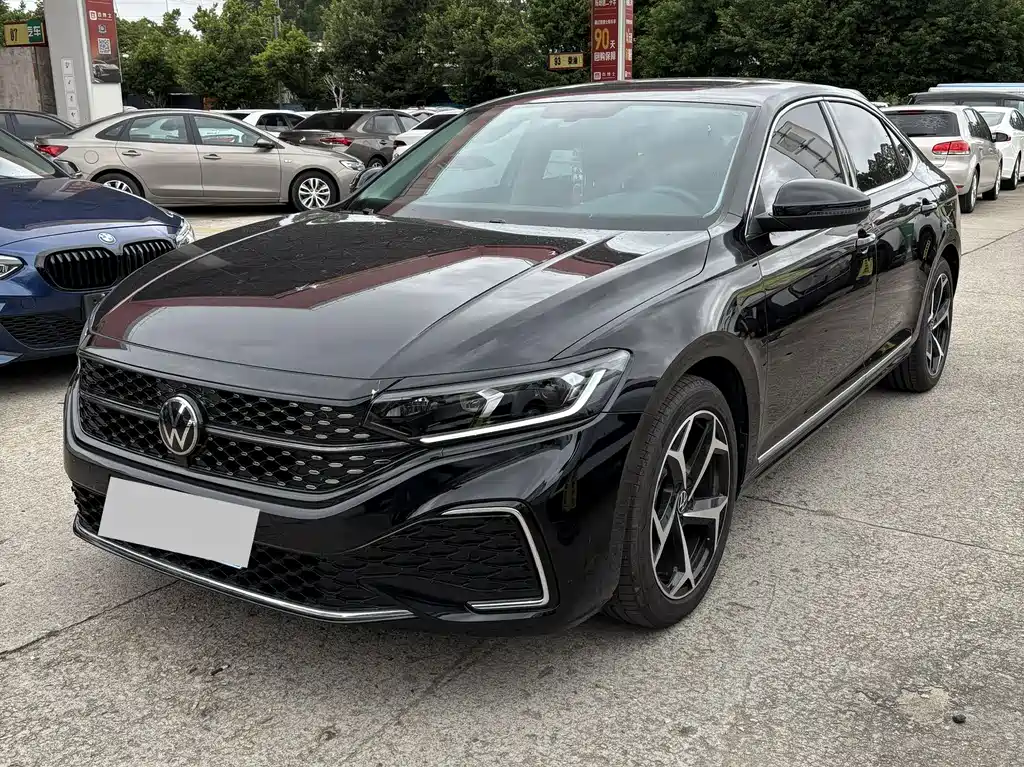 Volkswagen Passat 2025 380TSI