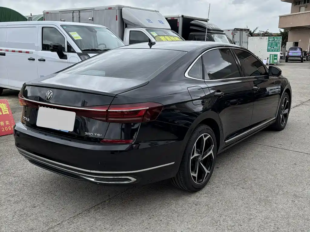 Volkswagen Passat 2025 380TSI