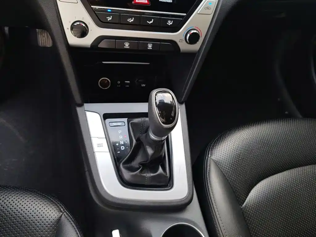 Hyundai Elantra — миниатюра 14