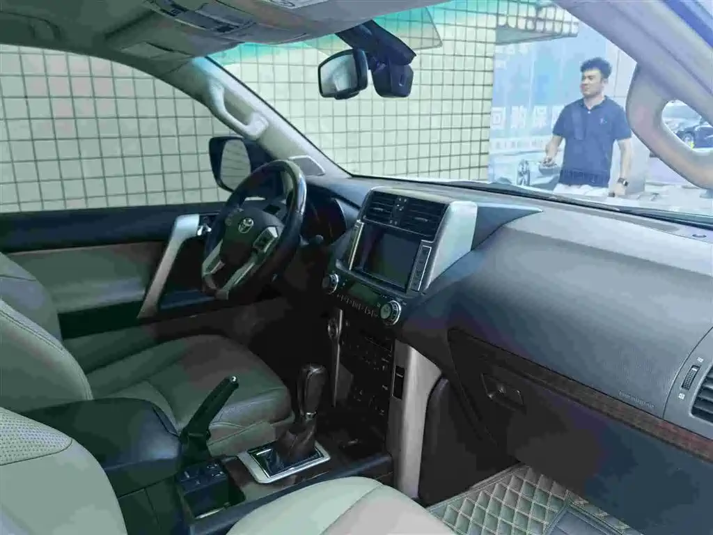 Toyota Land Cruiser Prado 2010 4.0L AT VX NAVI