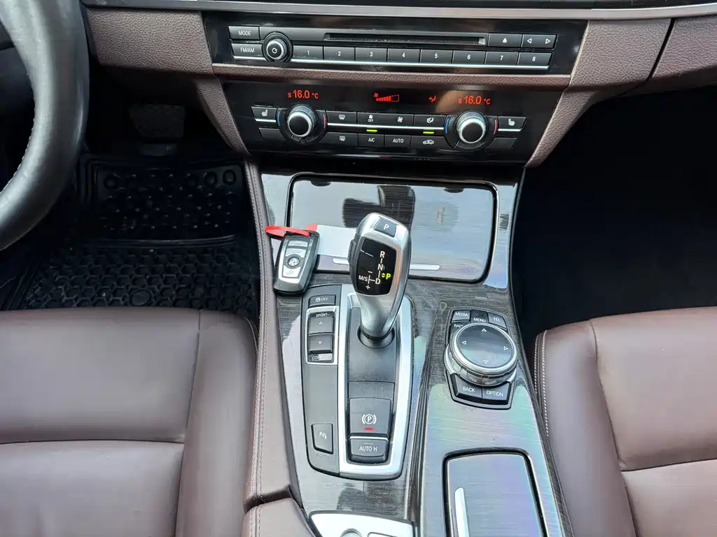 BMW 5 Series — миниатюра 16