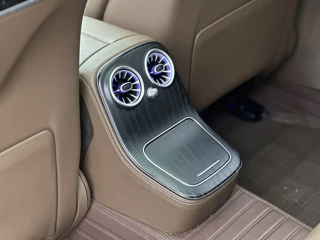 Mercedes-Benz E-Class — миниатюра 9