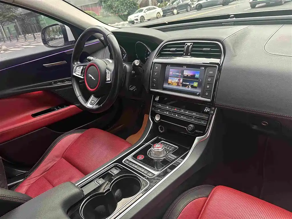 Jaguar XE — миниатюра 21