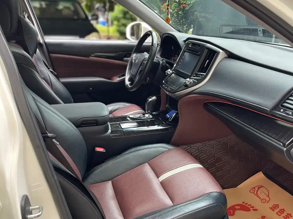 Toyota Crown — миниатюра 12