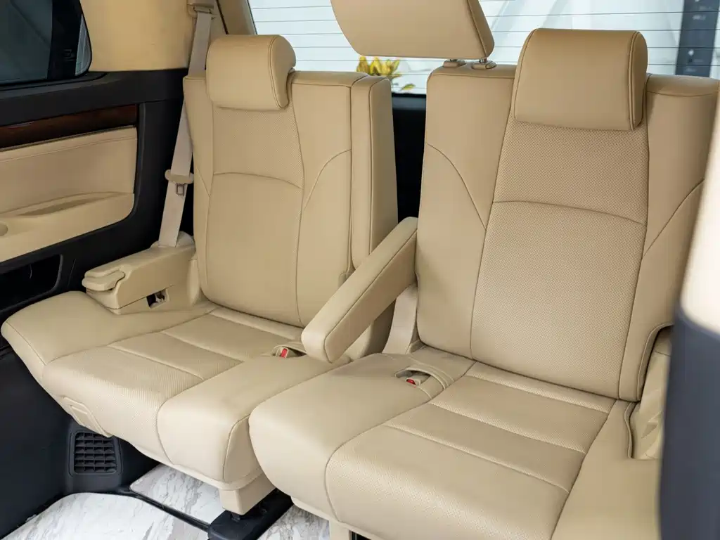 Toyota Alphard — миниатюра 25