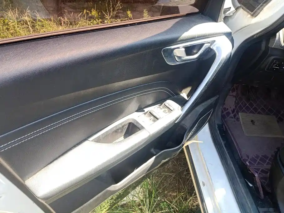 Geely Vision X3 — миниатюра 7