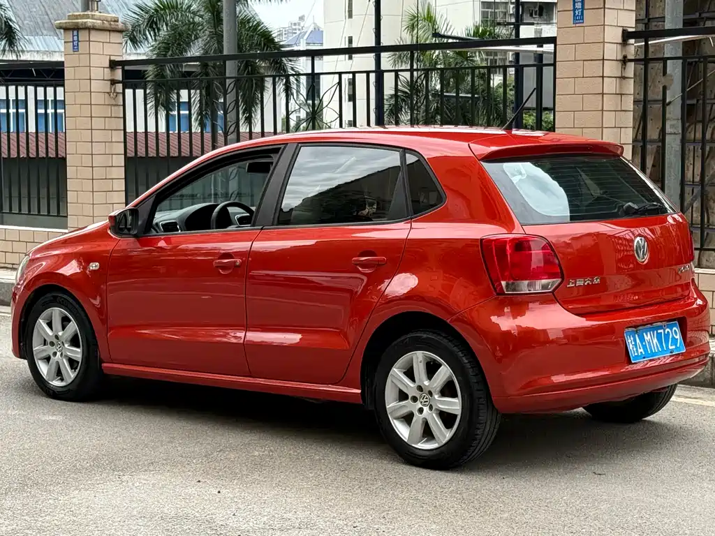 Volkswagen Polo 2011 1.4L AT