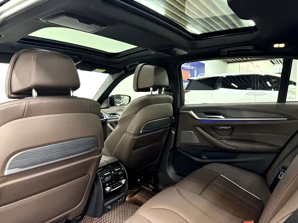 BMW 5 Series — миниатюра 19