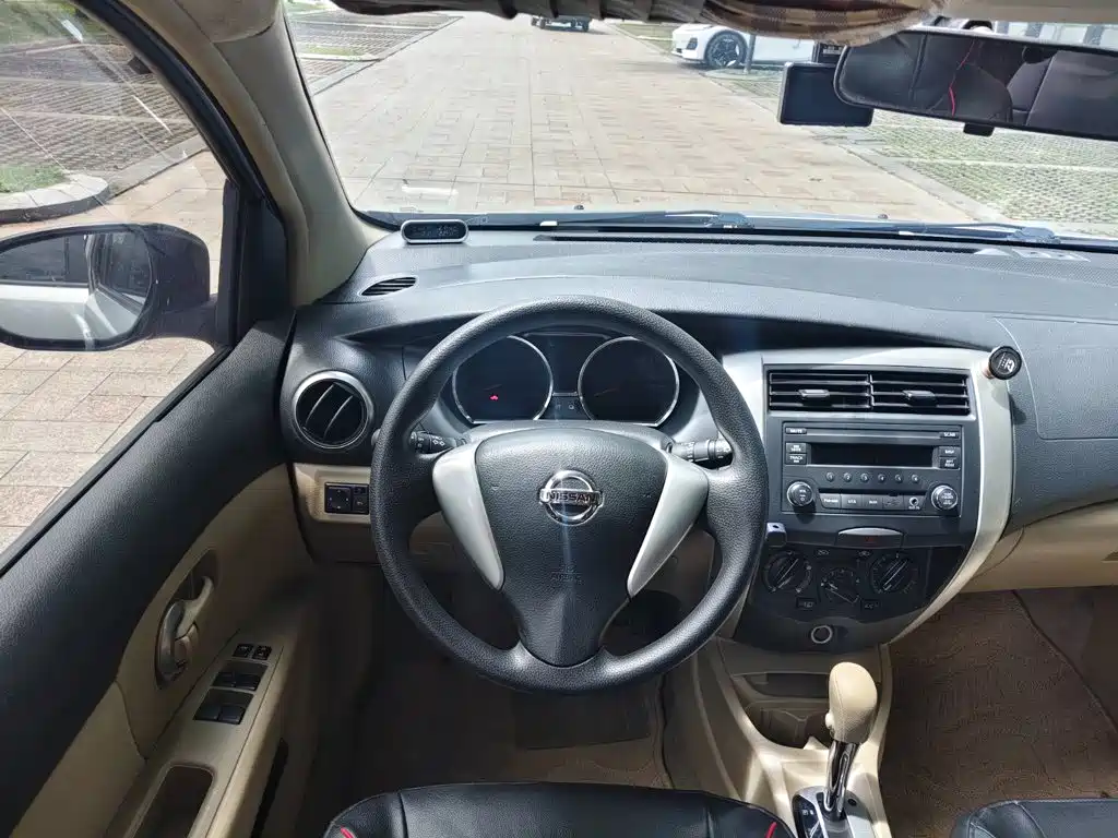 Nissan Livina — миниатюра 8