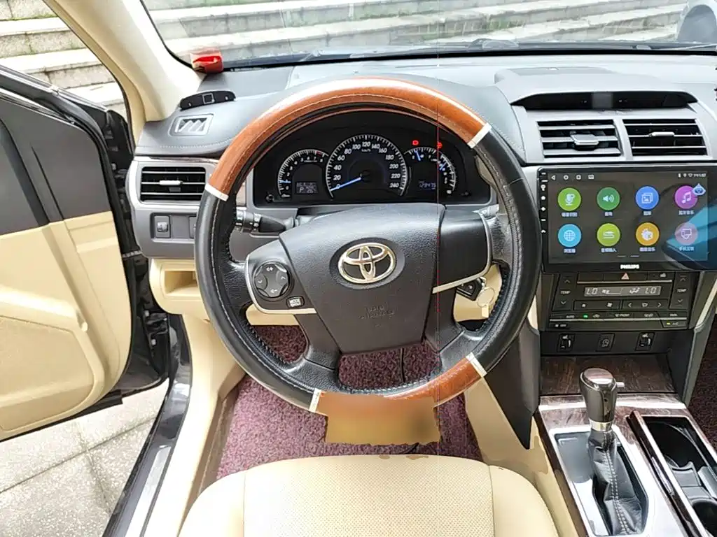 Toyota Camry — миниатюра 11