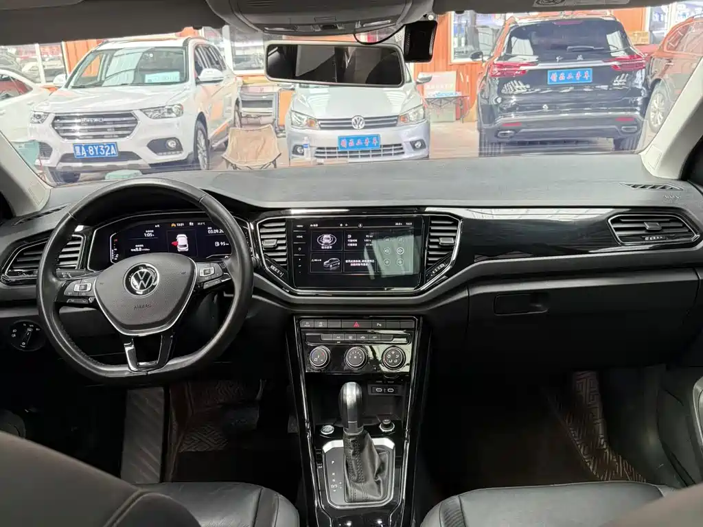 Volkswagen T-Roc — миниатюра 10