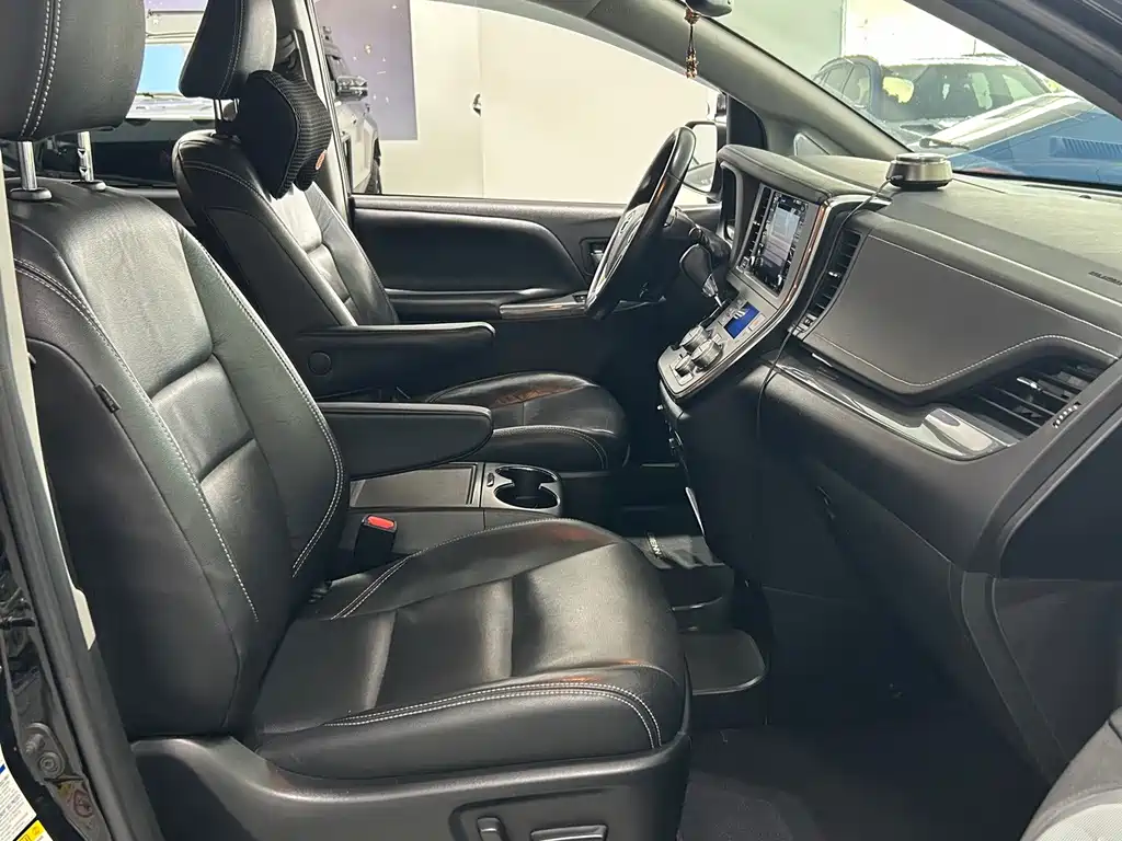 Toyota Sienna — миниатюра 8
